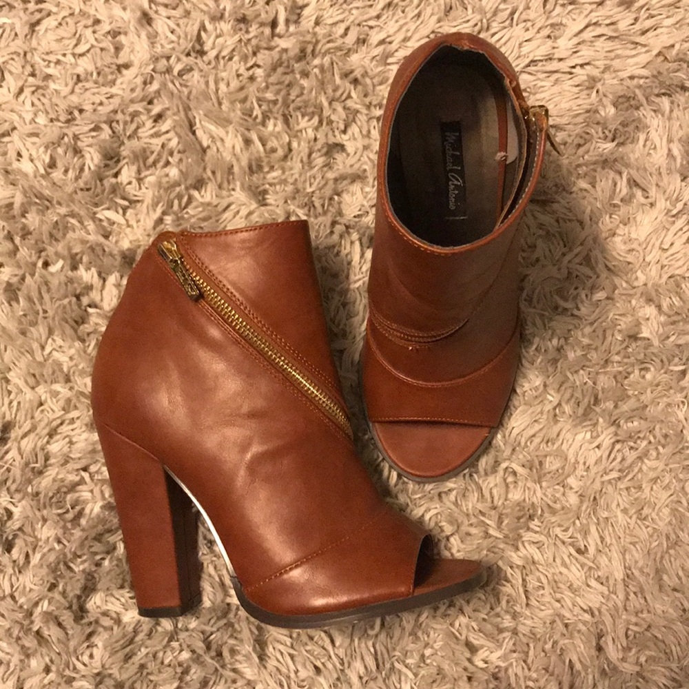 Open toe heeled booties